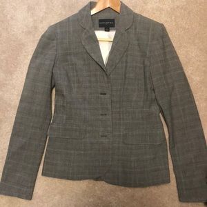 2 piece pant suit in six 6 from banana republic.